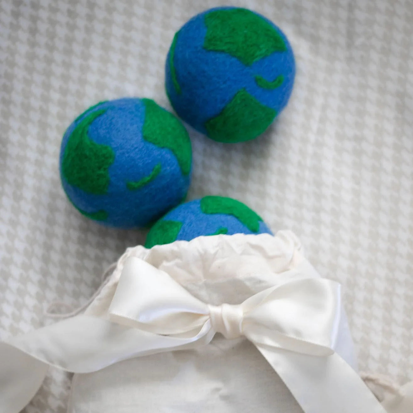 Friendsheep Earth Trio